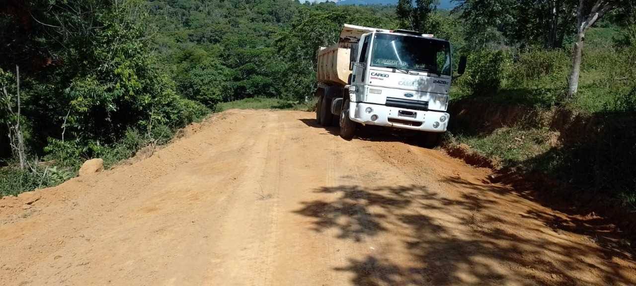 Camacã: Operação patrolamento das estradas vicinais em ritmo